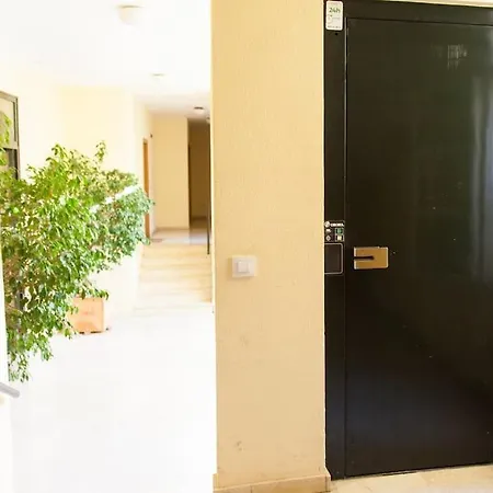 Zona 1 Santa Cruz Parking Privado Севилья