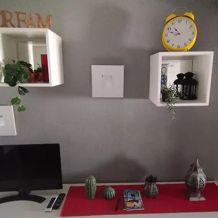 1 Y Salon Con Sofa Cama Bien Comunicado Con El Centro * Sevilla