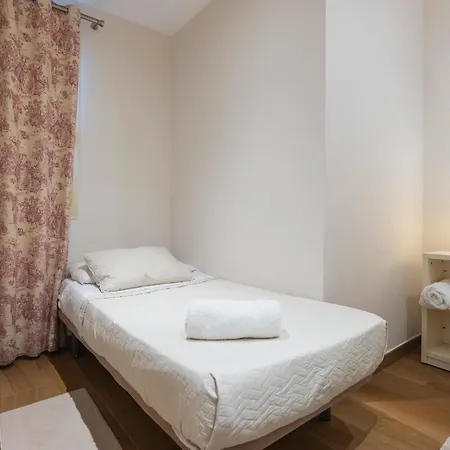 Apartamento Amplio Piso En El Corazon De *