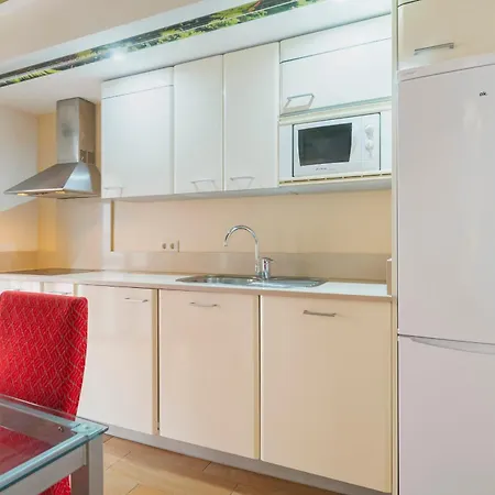 Apartamento Amplio Piso En El Corazon De *