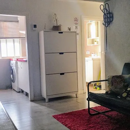 1 Y Salon Con Sofa Cama Bien Comunicado Con El Centro Sevilla