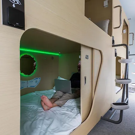 Capsule hotel Urban Cube *
