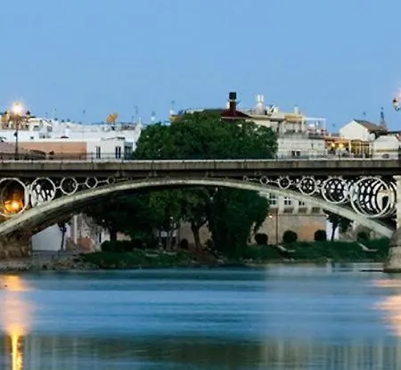 Art Gallery Triana Apartment *