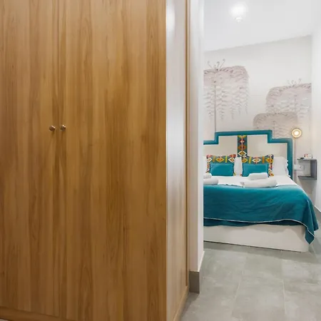 Otel De Venerables *