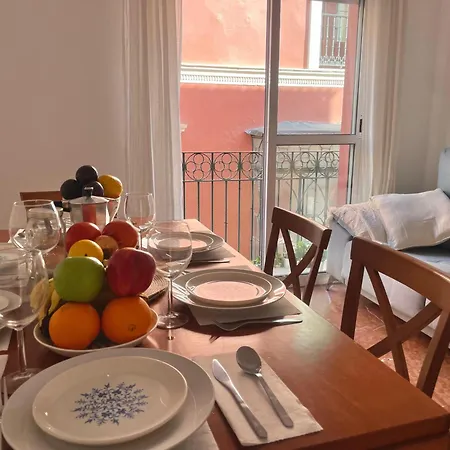 Enorme Y Luminoso 13 Personas Con Balcones En El Corazon De Apartamento