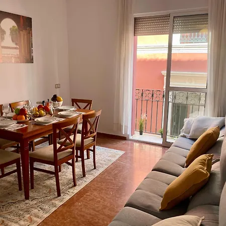 Apartamento Enorme Y Luminoso 13 Personas Con Balcones En El Corazon De