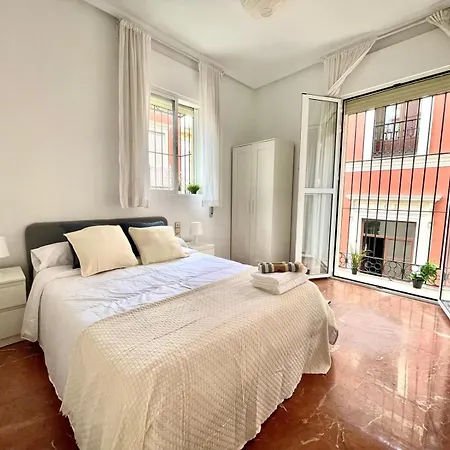 Apartamento Enorme Y Luminoso 13 Personas Con Balcones En El Corazon De