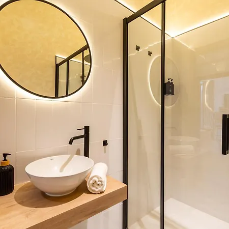 Alvarado 5 * Seville