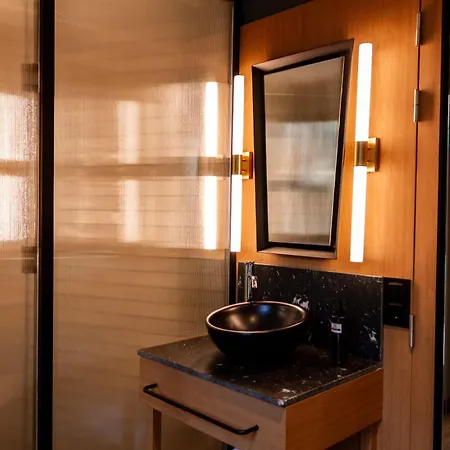 Letoh Letoh Hotell *