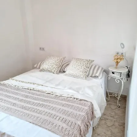 Apartment Bright In With Private Garden