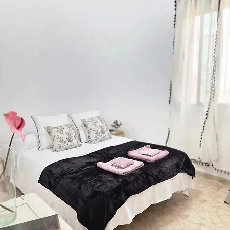 Apartment Bright In With Private Garden