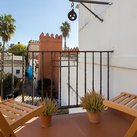 Holi-rent Historic House Next To The Alcazar Apartment