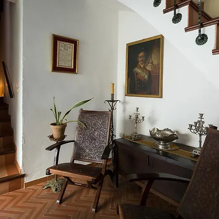 Holi-rent Historic House Next To The Alcazar Apartment Seville