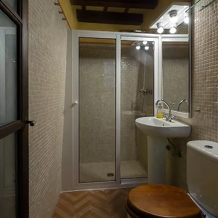 Holi-rent Historic House Next To The Alcazar Apartment *