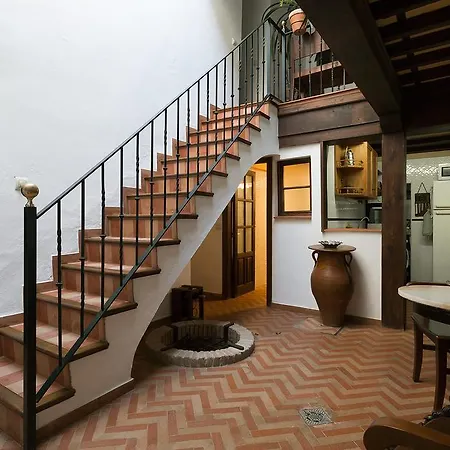 Apartment Holi-rent Historic House Next To The Alcazar *