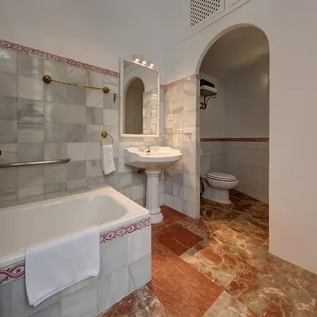 Madre De Dios 6 * Seville