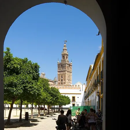 Holi-rent Historic House Next To The Alcazar *