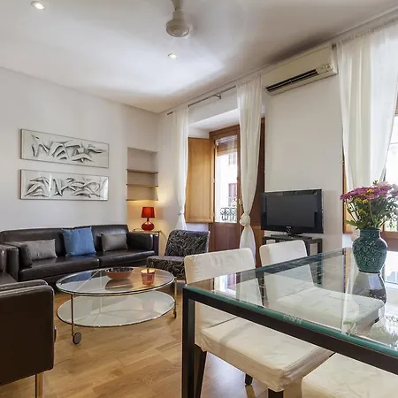 Artist's Charming Design - Space Maison Seville