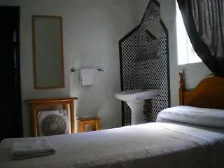 فندق Lisdos *