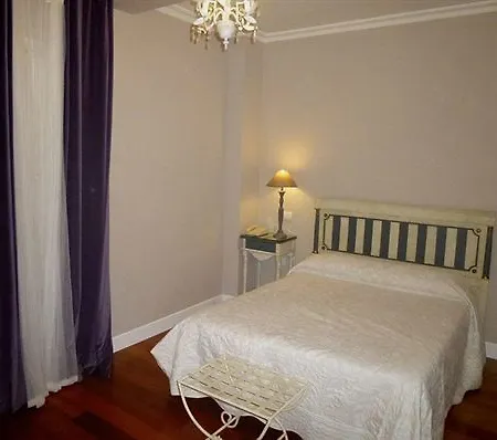 Le Petit Paris إشبيلية