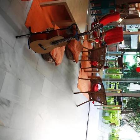 The Garden Backpacker Hotel Sevilla
