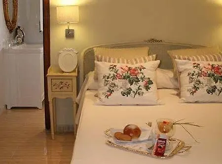 Guest house La Via Mezquita 3*