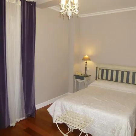 Le Petit Paris إشبيلية