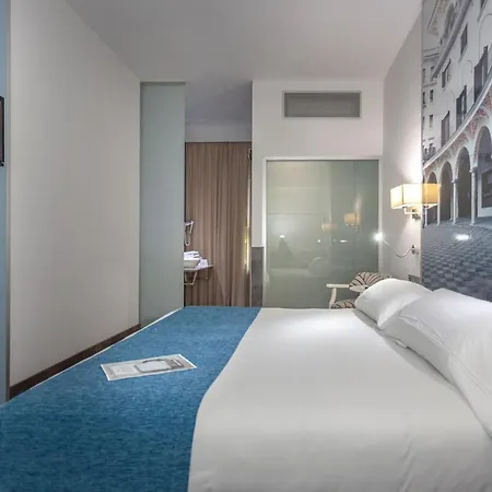 Aacr Monteolivos Hotel 3*