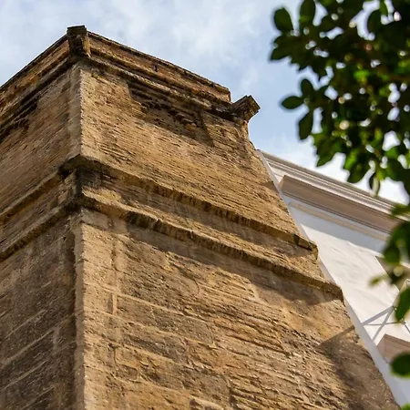 Torre Homenaje Historical Apartment *