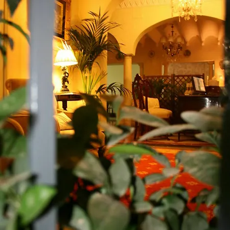 La Via Mezquita 3* Seville