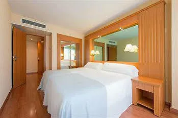Tryp Macarena
