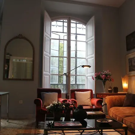Luxurious 2 Bedroom Flat In A Historic Building Siviglia