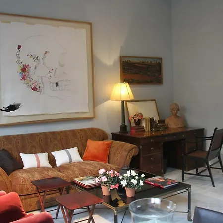 Luxurious 2 Bedroom Flat In A Historic Building