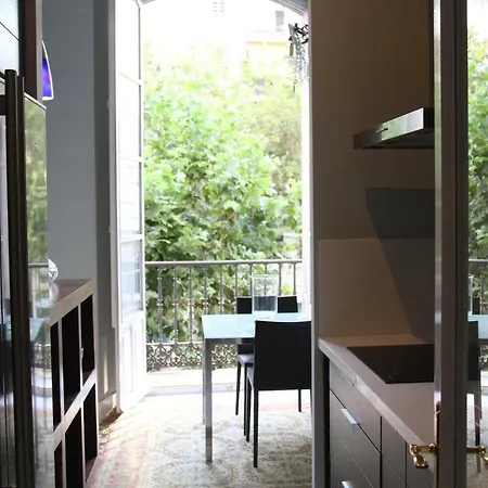 Luxurious 2 Bedroom Flat In A Historic Building