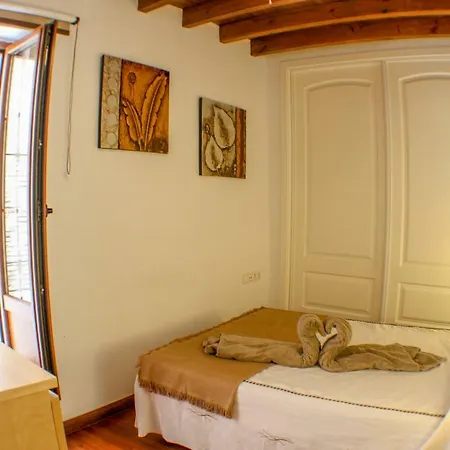 Calle Santa Marina 6 Appartement *
