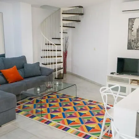 Rentalsevilla Espacioso Duplex En La Puerta Real Apartament