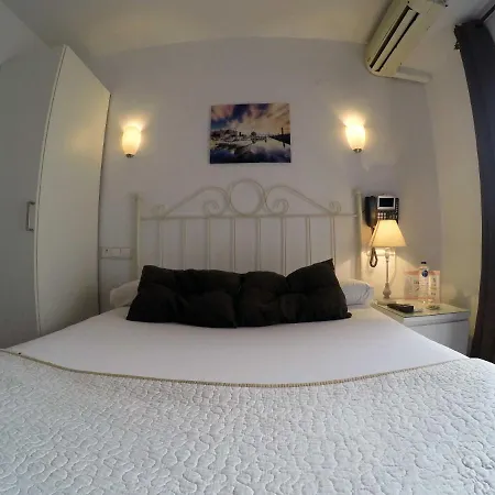 Guest house Noches De Triana 2*