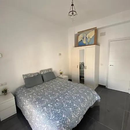 Casa Reformada Con Terraza/wifi/aire Acondicionado *