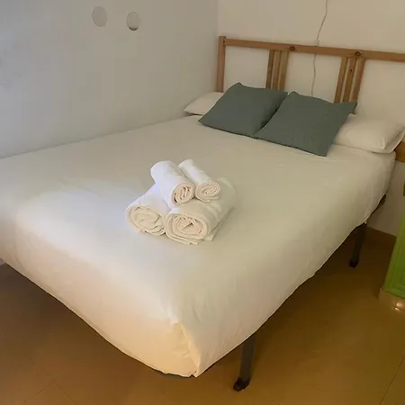 Triana Y Apartment *