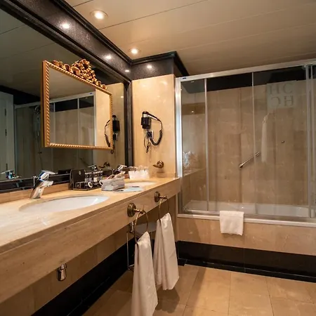 Hotel Center 4*