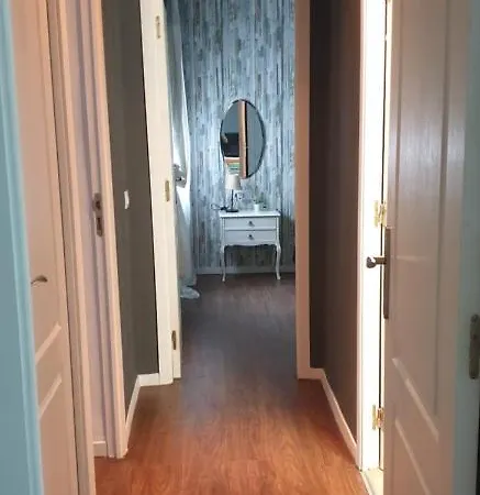 Apartamento ,piso Completo En Buena Zona,wifi Y Aparcamiento Sevilha