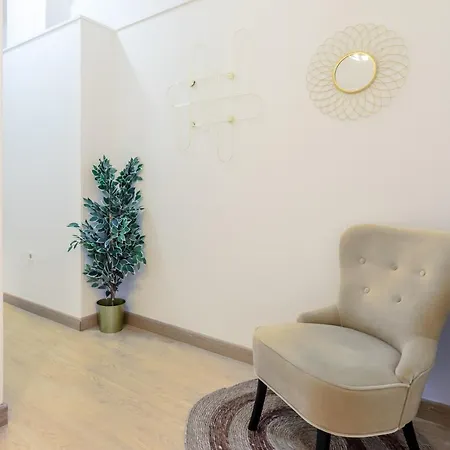Avanti La Campana, Con Un Balcon Que Te Enamorara Del Ambiente De Apartment