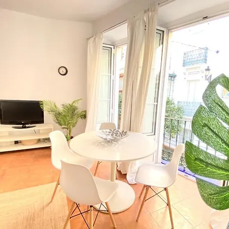 Superb In Downtown Of ,parking Optional, !! Διαμέρισμα