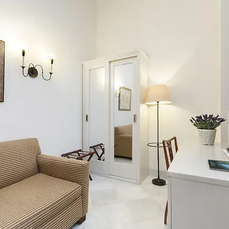 Amadeus Hotel