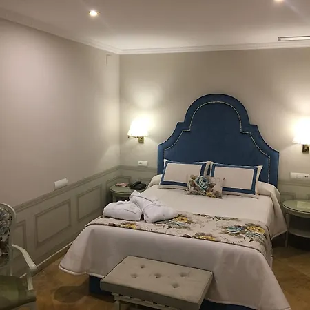 Adriano Boutique Hotel 3*