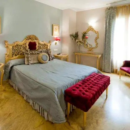 Adriano Boutique Hotel