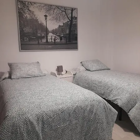 Casa Independiente En Nervion Junto A Parada Del Metro Holiday home *
