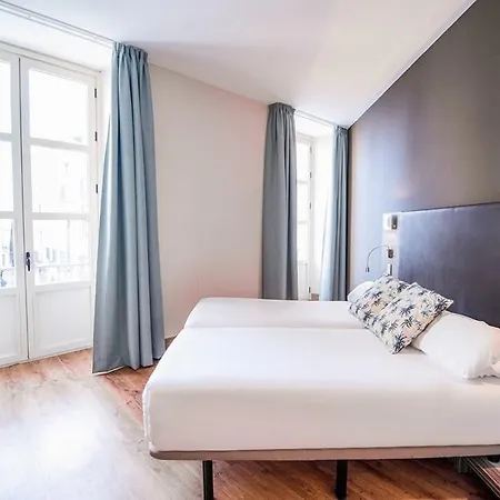 Petit Palace Santa Cruz Hotel 4*