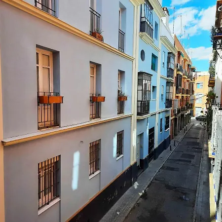Lovely Center - Sunny Balcony Alfalfa Apartment Seville