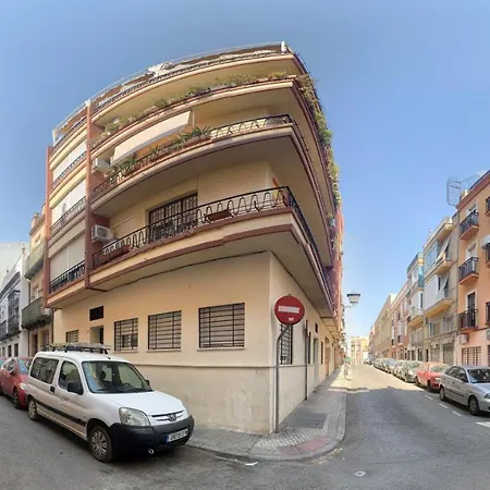 Nine O'clock Metrosol Apartment Seville